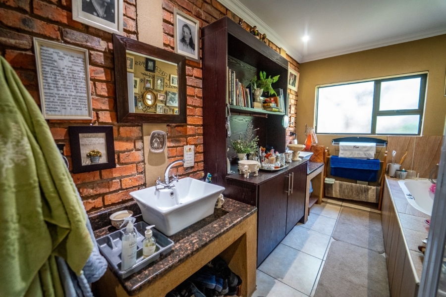 4 Bedroom Property for Sale in Woodland Hills Free State